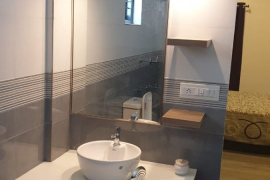 Fully Furnished 1 BHK Apartment Near Kaloor – Short-Term Rental