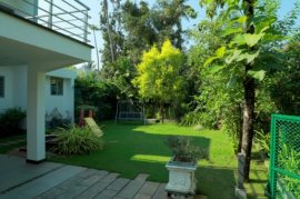 Fully furnished house for short term rent near Vyttila Eroor Cochin. Daily weekly rental 