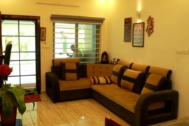 Fully furnished house for short term rent near Vyttila Eroor Cochin. Daily weekly rental 