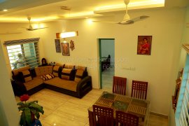 Fully furnished house for short term rent near Vyttila Eroor Cochin. Daily weekly rental 