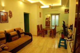 Fully furnished house for short term rent near Vyttila Eroor Cochin. Daily weekly rental 