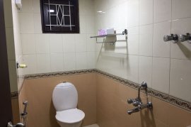 Fully furnished 3 bed flat in Kaloor Kathrikadavu  for short term rental 